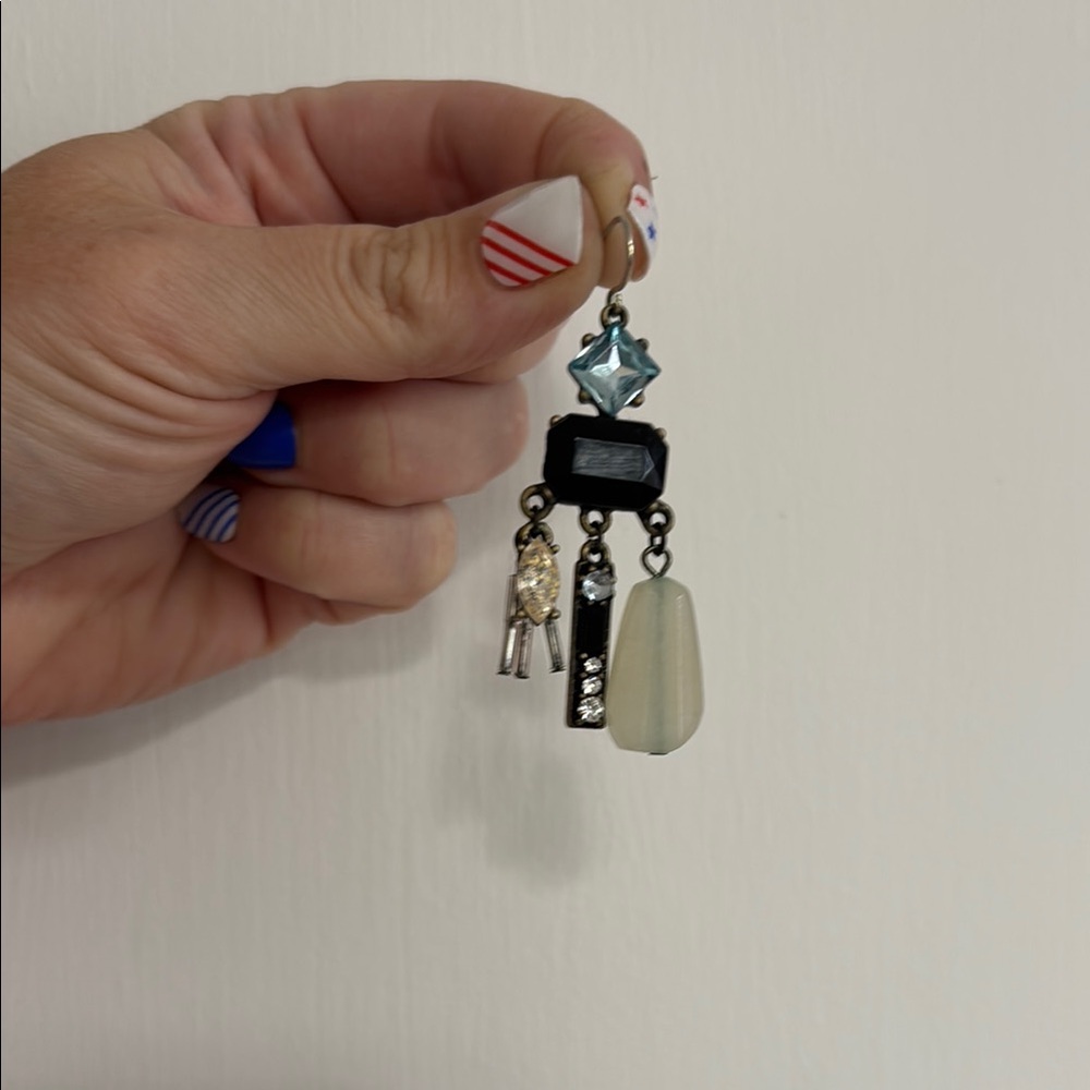 Elegant Black and Blue Dangle Earrings - Picture 5 of 5
